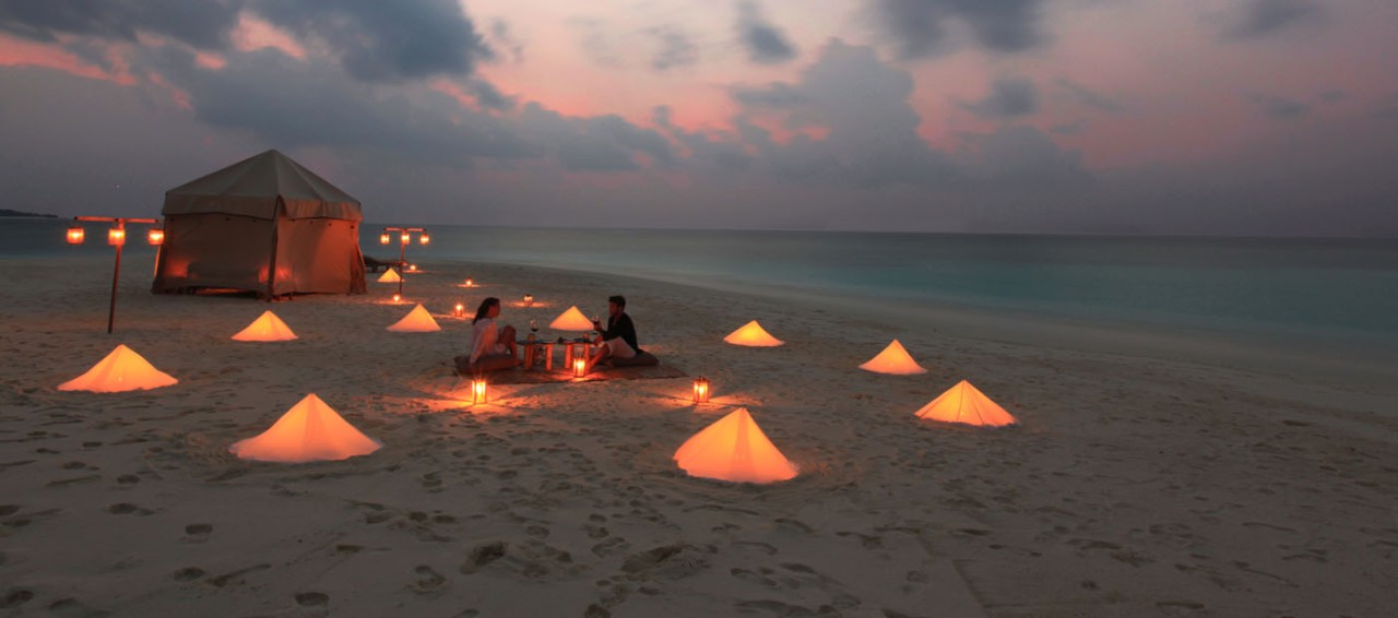 beach at dusk  - soneva fushi maldives